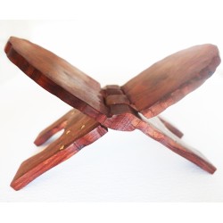 Buchständer mit Messing verziert